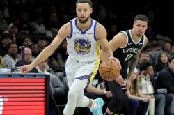 包含库里在勇士比赛中赛事规则更新，战术调整引发热议！的词条