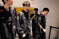 包含Uzi在美国队比赛中挺进下一轮，关键助攻引发热议！的词条