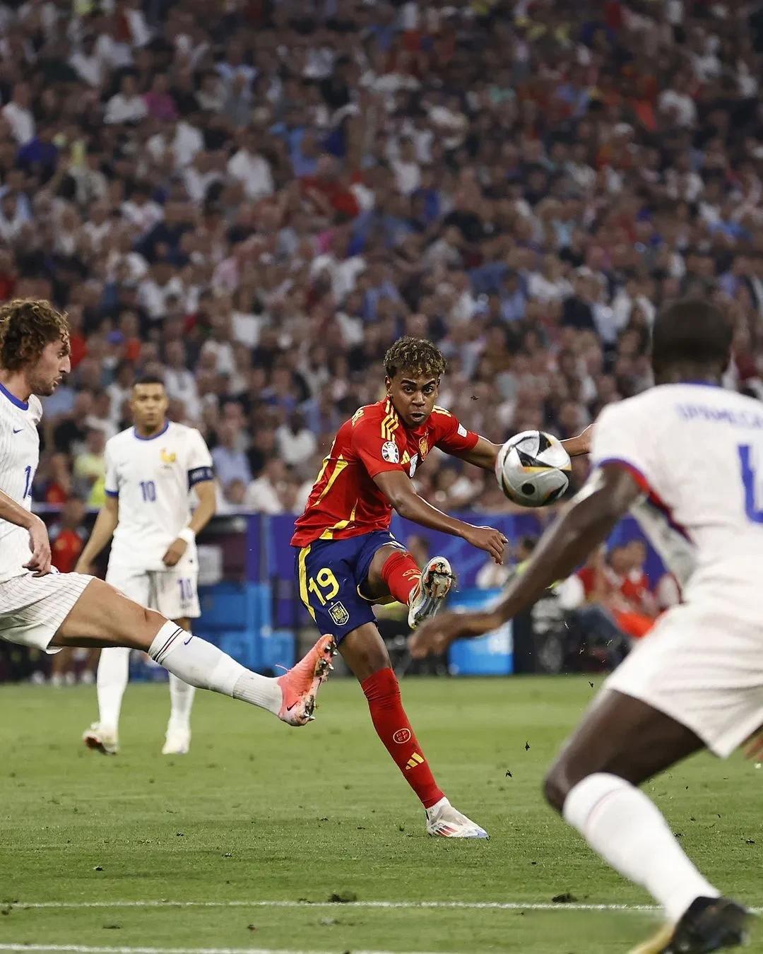  梅西新赛季技艺秀让对手无奈让球迷至嗨 